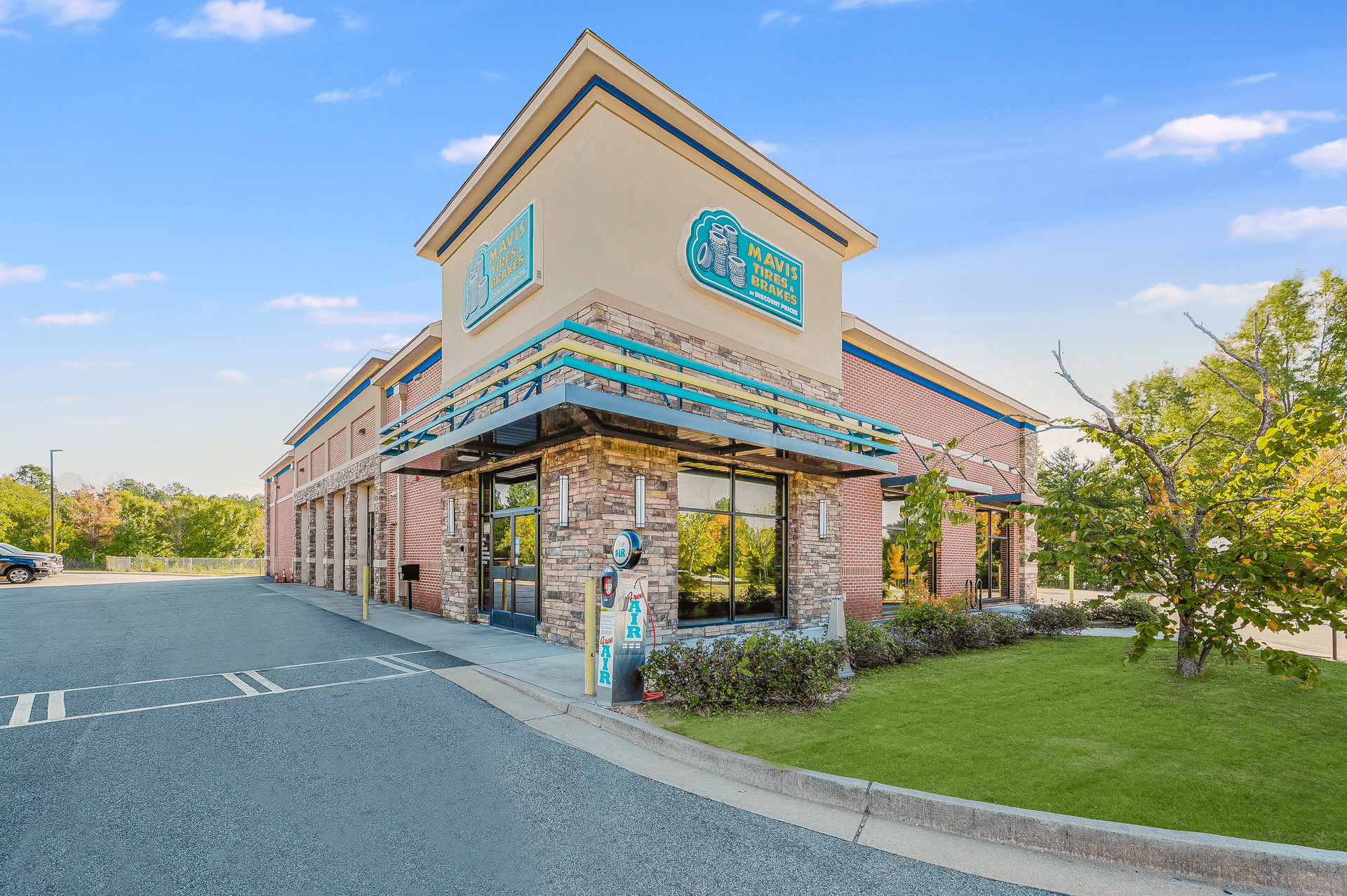 Store_1014 Tire Shop & Auto Repair in Dacula, Georgia